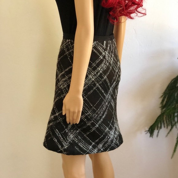 Liz Claiborne wool LIKE plaid skirt.  Fully lined - Picture 5 of 5